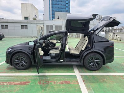 TESLA MODEL X - 4
