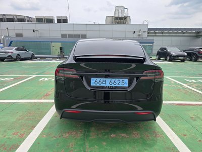 TESLA MODEL X - 3