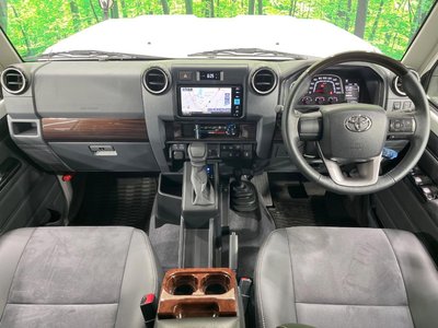 TOYOTA LAND CRUISER 70 - 2