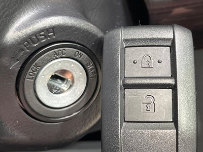 TOYOTA LAND CRUISER 70 - 8