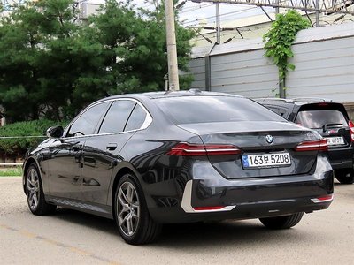 2024 BMW 5 SERIES 照片 2