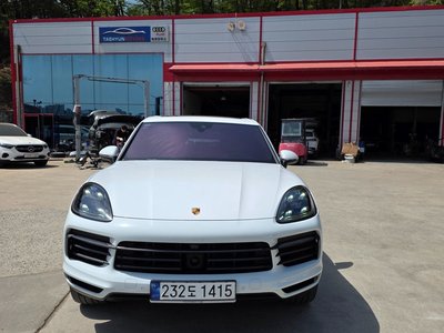 PORSCHE CAYENNE - 1