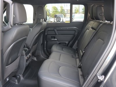 LAND ROVER DEFENDER - 4
