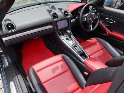 2017 Porsche 718 thumbnail 30