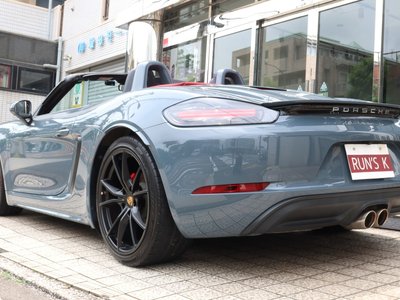 2017 Porsche 718 thumbnail 23