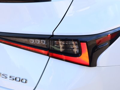 صورة مصغرة 76 لـ 2023 Lexus IS