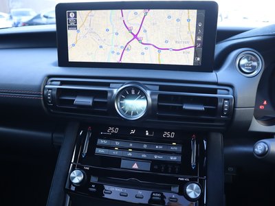صورة مصغرة 64 لـ 2023 Lexus IS