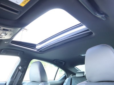 صورة مصغرة 21 لـ 2023 Lexus IS