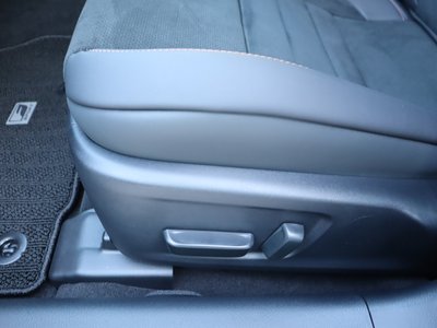 صورة مصغرة 35 لـ 2023 Lexus IS