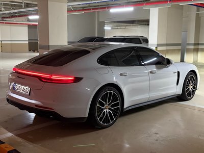 PORSCHE PANAMERA - 3