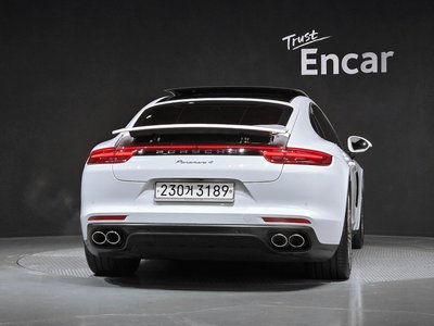 PORSCHE PANAMERA - 3