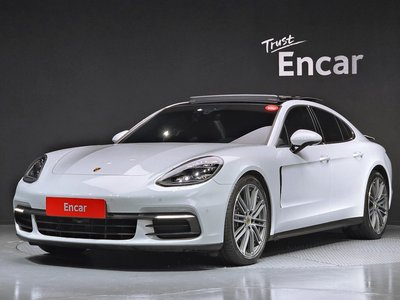 PORSCHE PANAMERA - 1