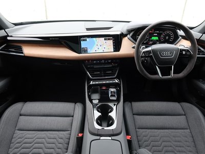 AUDI E-TRON GT QUATTRO - 7