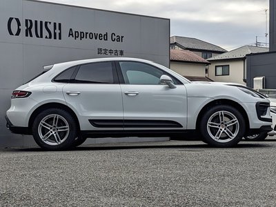 PORSCHE MACAN - 2