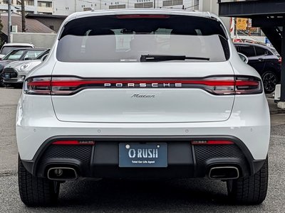 PORSCHE MACAN - 4