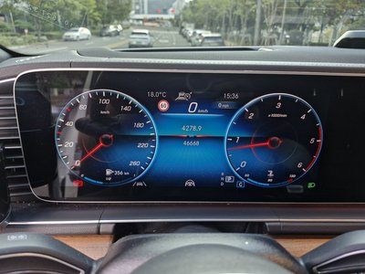 MERCEDES-BENZ GLS - 2