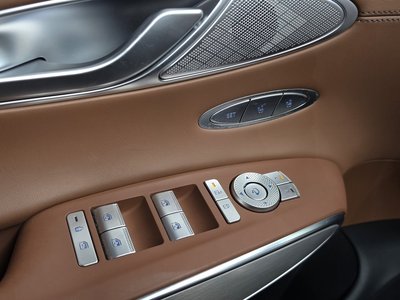 2024 Genesis GV70 thumbnail 29