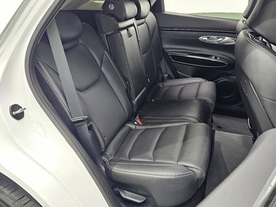 2022 Genesis GV70 thumbnail 17
