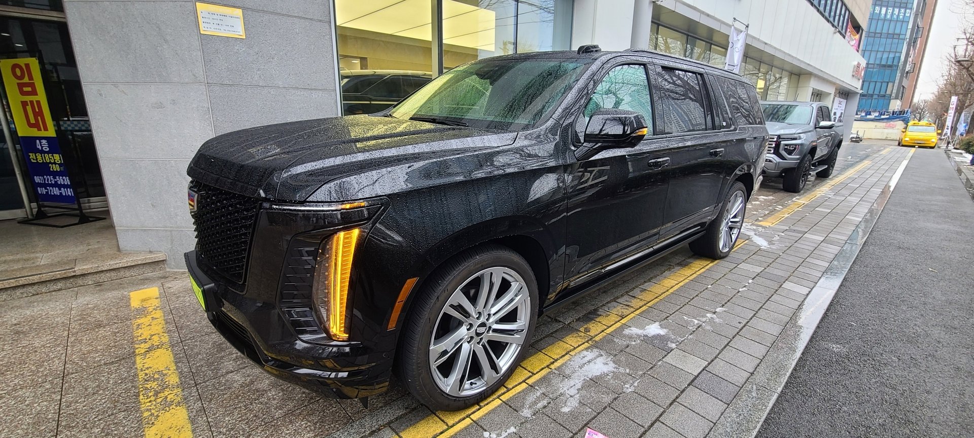 CADILLAC ESCALADE 5TH GENERATION - View 1