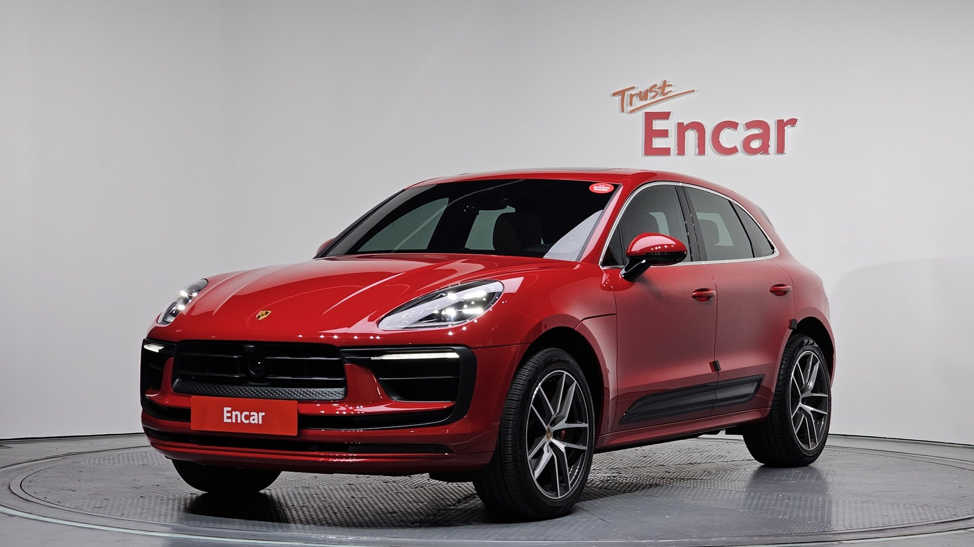 PORSCHE MACAN - View 1