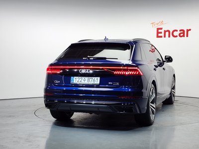 AUDI Q8 - 3