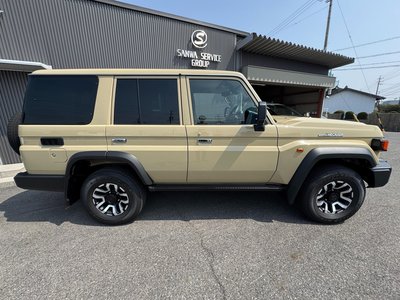 TOYOTA LAND CRUISER 70 - 8