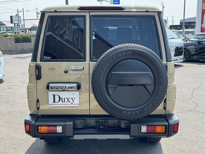 TOYOTA LAND CRUISER 70 - 6