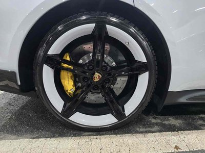 صورة 8 لـ 2023 Porsche TAYCAN