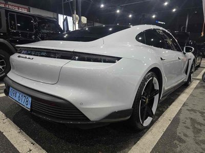 صورة 4 لـ 2023 Porsche TAYCAN