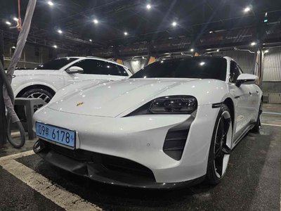 صورة 1 لـ 2023 Porsche TAYCAN