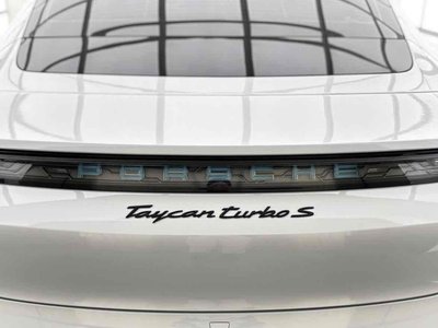 صورة 3 لـ 2023 Porsche TAYCAN