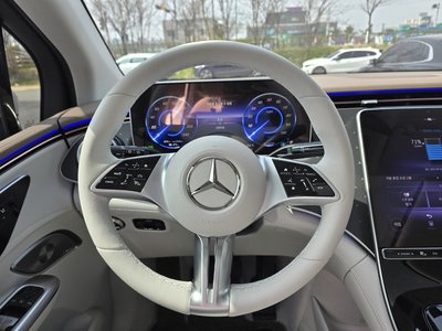 MERCEDES-BENZ EQE - 8