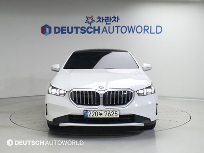 2023 BMW 5 SERIES 照片 2