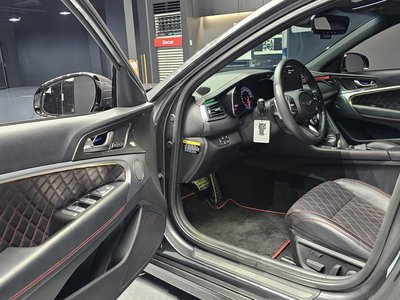 GENESIS G70 - 10