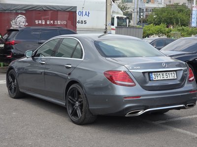 MERCEDES-BENZ E-CLASS - 2