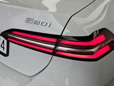 صورة 10 لـ 2025 BMW 5 SERIES