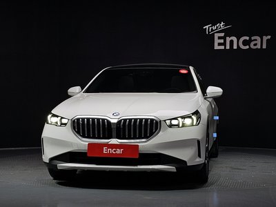 صورة 2 لـ 2025 BMW 5 SERIES