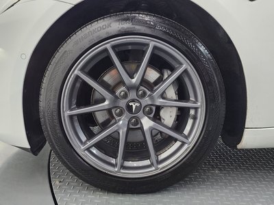 TESLA MODEL 3 - 6