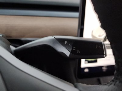 TESLA MODEL 3 - 9