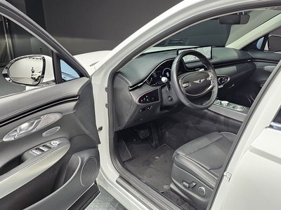 2021 Genesis GV70 thumbnail 13