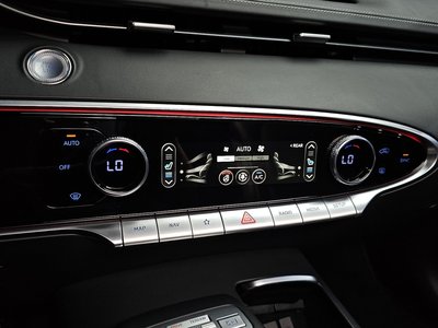 2021 Genesis GV70 thumbnail 24