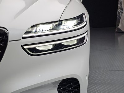 2021 Genesis GV70 photo 9