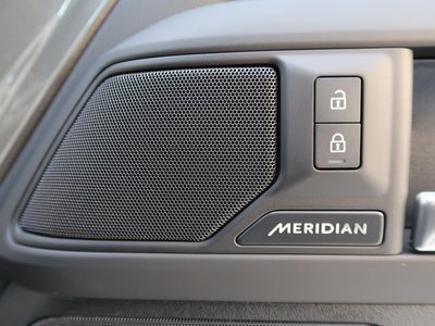 LAND ROVER DEFENDER - 9