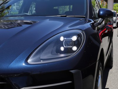 PORSCHE MACAN - 4