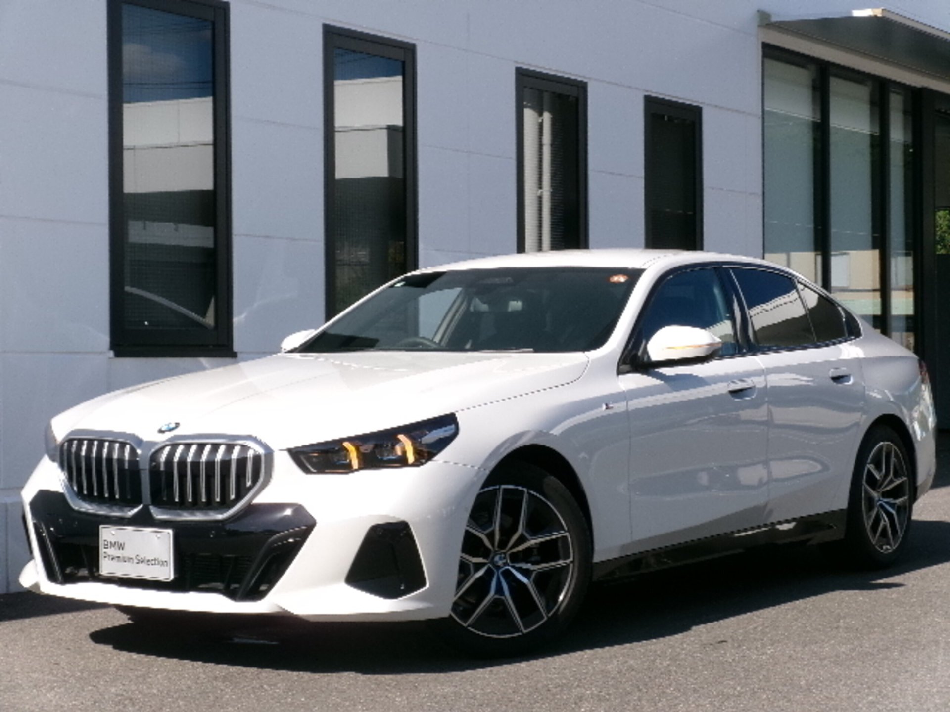 BMW 5 SERIES - View 1