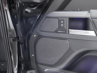 LAND ROVER DEFENDER - 10