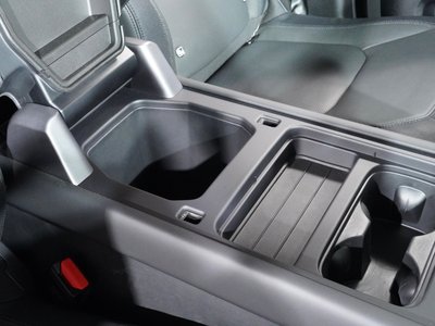 LAND ROVER DEFENDER - 8
