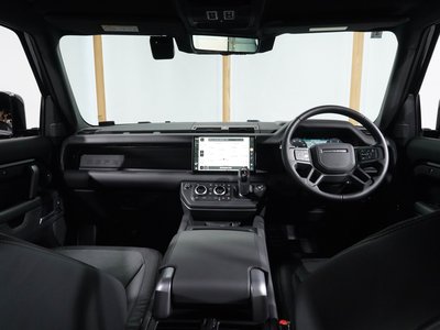 LAND ROVER DEFENDER - 2