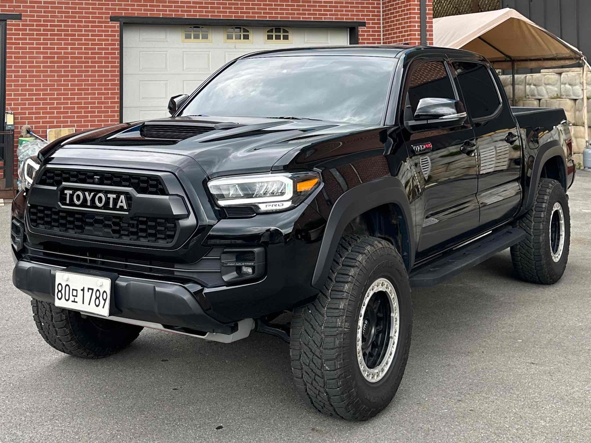 TOYOTA TACOMA - View 1