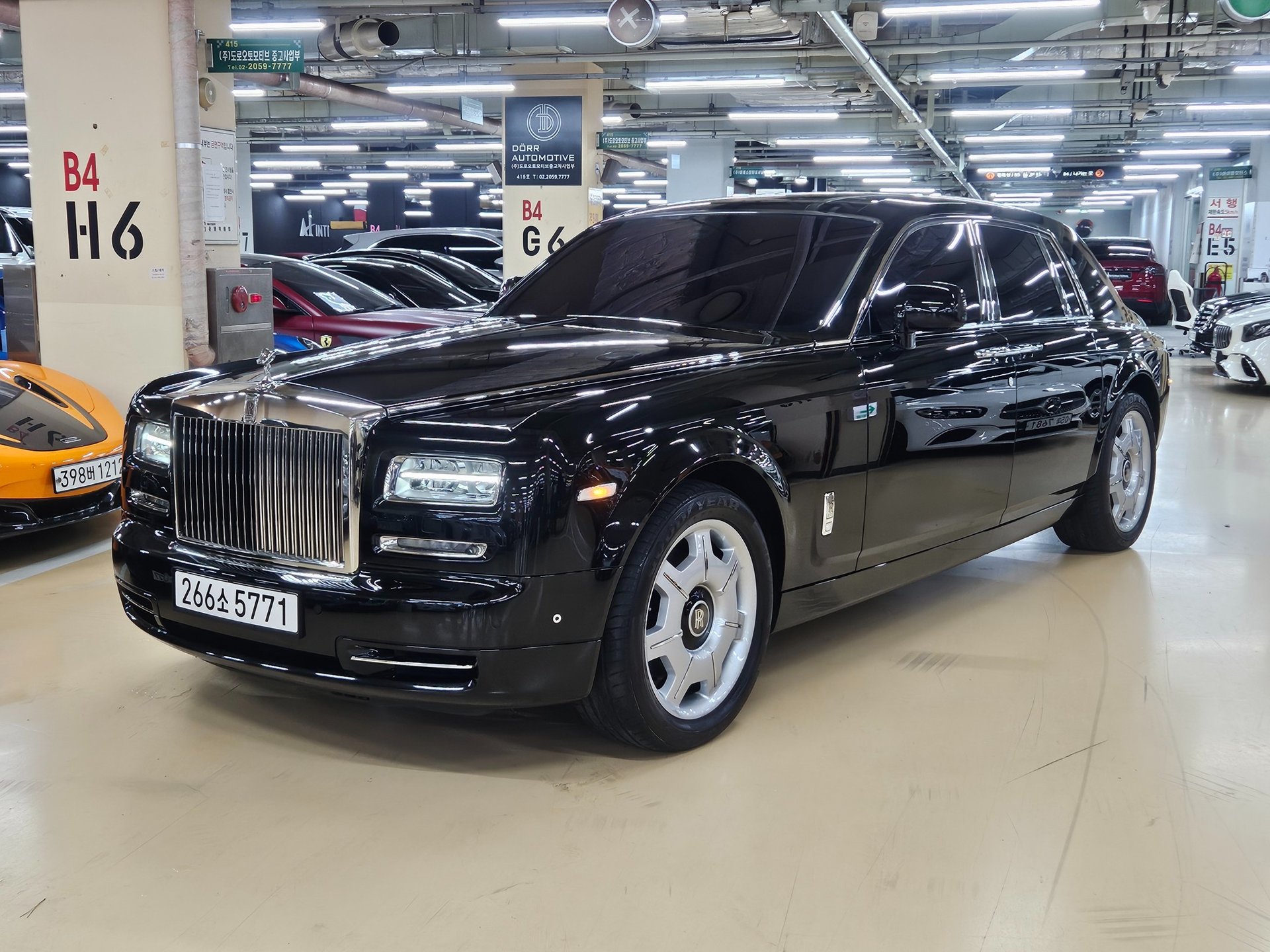 ROLLS ROYCE PHANTOM - View 1